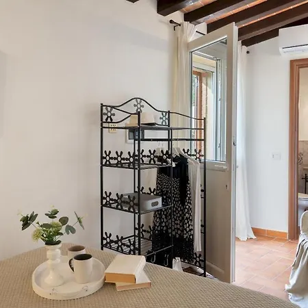 Casa La Fenice 8&2, Emma Villa